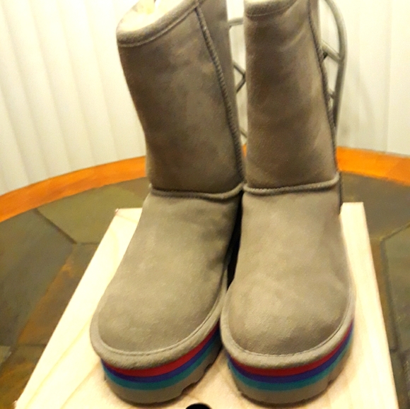 Bearpaw Retro Boots - Picture 1 of 4